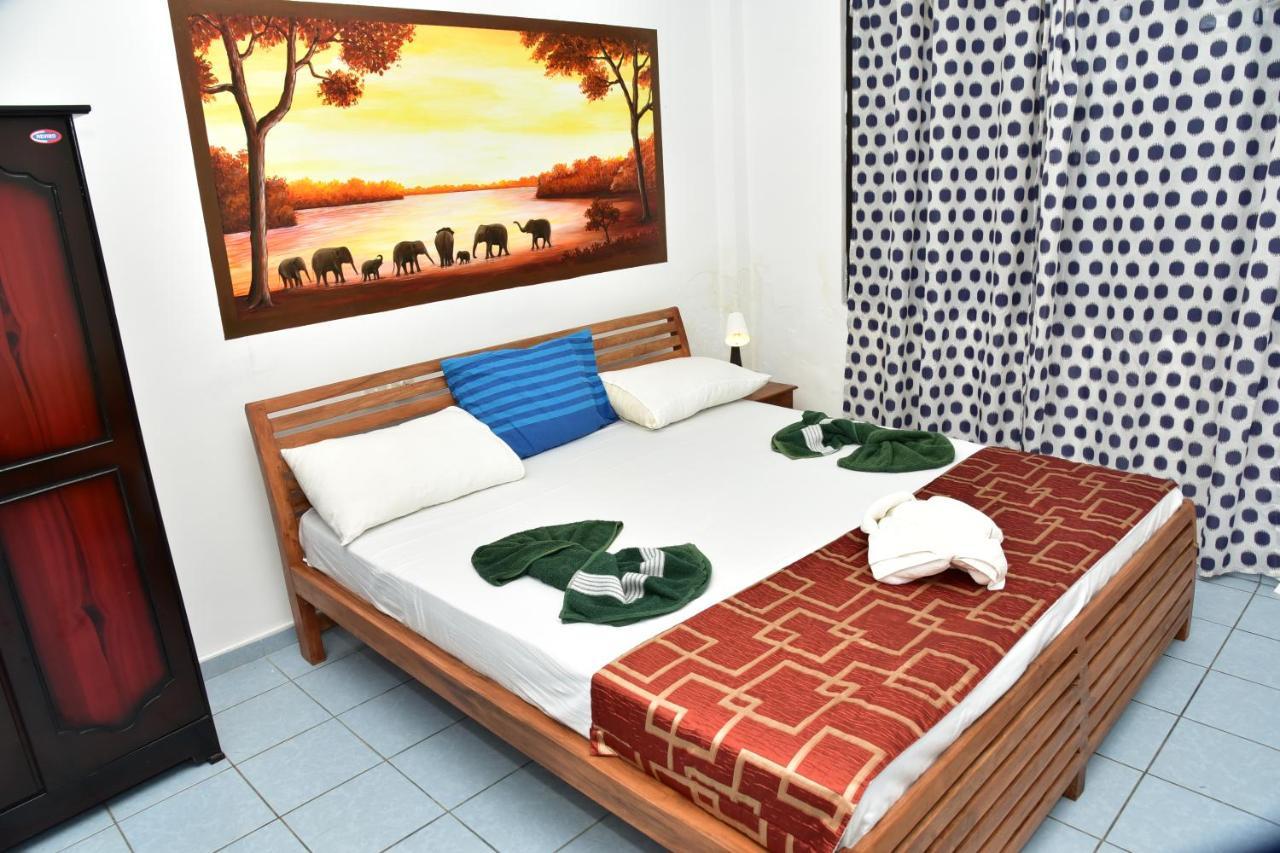Hotel Happy Tuna Hikkaduwa Exterior photo