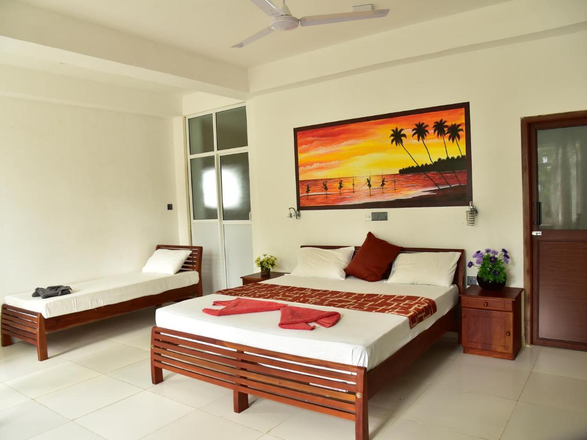 Hotel Happy Tuna Hikkaduwa Exterior photo